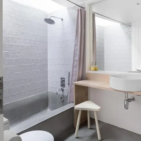 Plum Guide - Fine Unity Apartment Lisbon